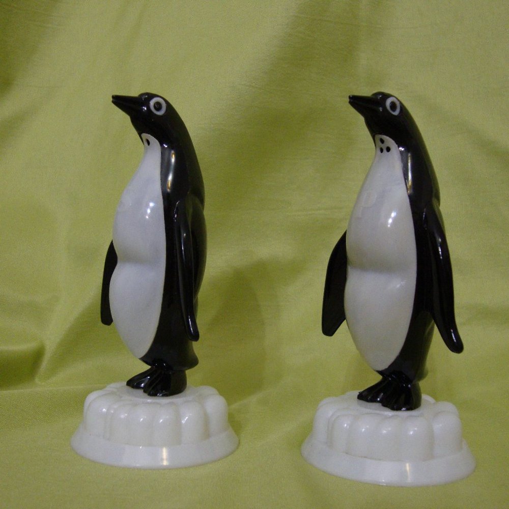 vintage penguins salt and pepper shakers